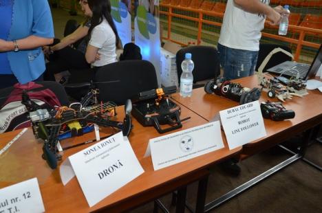 Noaptea cercetătorilor, cu roboţi mobili şi drone, la Universitatea din Oradea (FOTO)