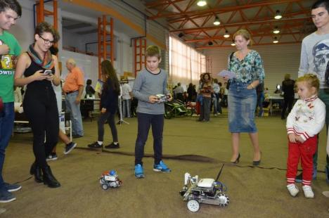 Noaptea cercetătorilor, cu roboţi mobili şi drone, la Universitatea din Oradea (FOTO)