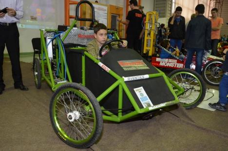 Noaptea cercetătorilor, cu roboţi mobili şi drone, la Universitatea din Oradea (FOTO)