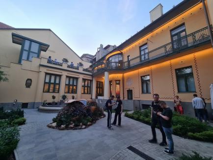 Surprize în Oradea, la Noaptea Muzeelor: Proiecții laser, personaje în Casa Darvas – La Roche și militari la Muzeul Țării Crișurilor (FOTO / VIDEO)