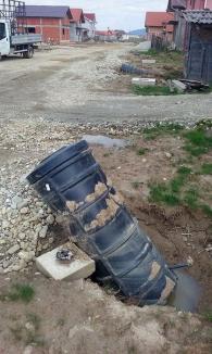 Ne enervează: Locuitorii Cartierului Tineretului din Cihei îşi rup maşinile pe şanturile săpate de Hidroconstrucţia şi Triada (FOTO)