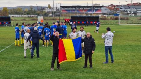 Naţionala de fotbal a notarilor din România a jucat la Sânmartin cu campioana mondială, Italia (FOTO)