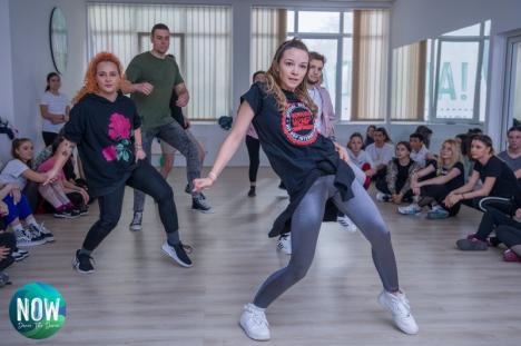 Școala lui Rengle: Orădenii pot învăța stiluri de dans în vogă sau chiar coregrafii de nuntă la noua școală NOW (FOTO / VIDEO)
