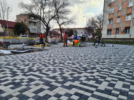 Reabilitarea bulevardului Nufărul – Cantemir din Oradea a ajuns în faza amenajării unei piațete. Vezi cum arată! (FOTO / VIDEO)