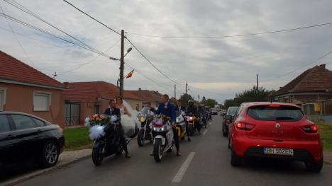 Nuntă cu motoarele turate la Sântandrei (FOTO / VIDEO)