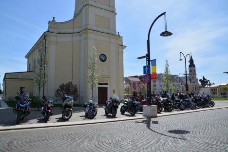 Cu motoarele turate, la Primărie: Sezonul motociclistic a fost deschis la Oradea cu o nuntă de bikeri (FOTO/VIDEO)