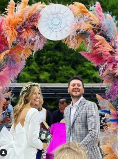 Nuntă pe lac. Orădeanul Bogdan Rădulescu și știrista Pro TV Roxana Hulpe s-au căsătorit (FOTO)