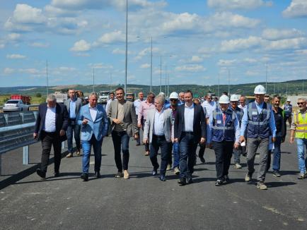 Grindeanu, vizită pe autostrada Transilvania: Tronsonul Nușfalău – Suplacu de Barcău va fi gata la toamnă, contestația privind tronsonul Biharia – Chiribiș a fost respinsă (FOTO/VIDEO)