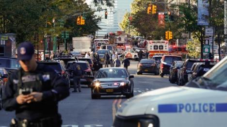 Atac terorist la New York: Un bărbat a intrat cu maşina pe o pistă de biciclete, omorând 8 persoane şi rănind 11 (FOTO/VIDEO)