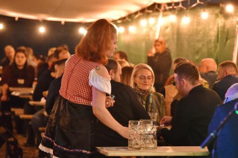 Bere, mâncare bavareză și multă voie bună. A început OktoBERSfest, lângă Oradea (FOTO)