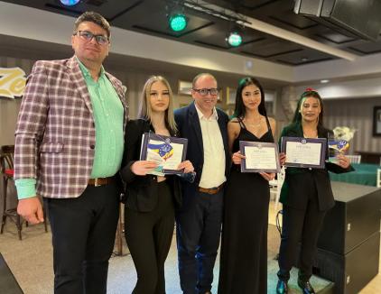 Profesorii au făcut chetă ca o elevă romă din Bihor să meargă la olimpiadă și ea s-a întors cu locul I. Județul are cinci premianți la limba romani 