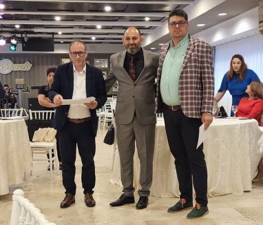 Profesorii au făcut chetă ca o elevă romă din Bihor să meargă la olimpiadă și ea s-a întors cu locul I. Județul are cinci premianți la limba romani 