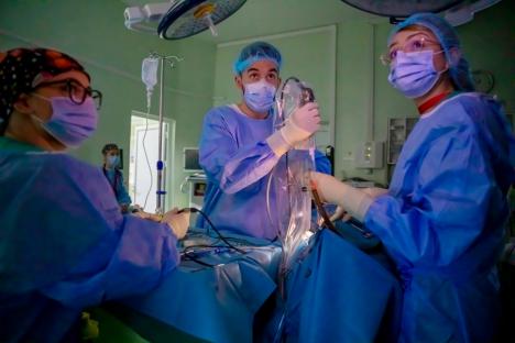 Premieră în România: operație pe creier prin... pleoapă! (FOTO)