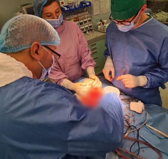 Premieră la Spitalul Județean din Oradea: operație complexă pentru eliminarea unor tumori maligne ale gâtului