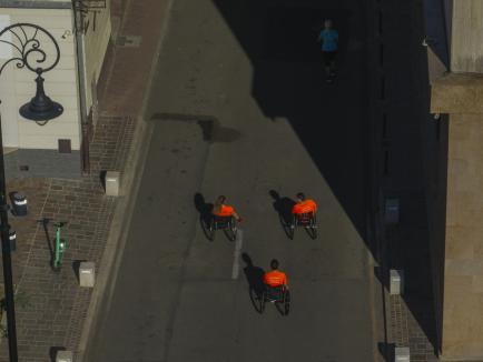 Oradea City Running Day: Alergători în locul mașinilor, duminică, în oraș (FOTO/VIDEO)