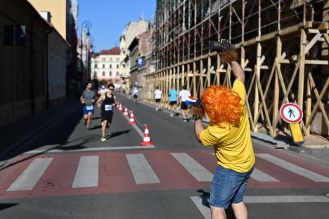 Oradea City Running Day: Alergători în locul mașinilor, duminică, în oraș (FOTO/VIDEO)