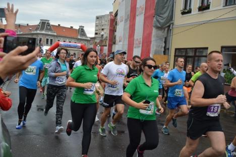 Circa 800 de concurenţi au luat startul la Oradea City Running Day. Vezi LIVE cursele! (FOTO/VIDEO)