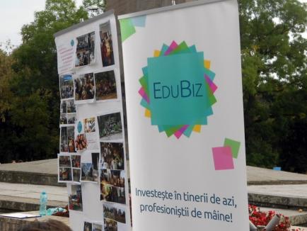EduFest, festivalul voluntariatului: Tinerii orădeni au făcut cunoştinţă cu zeci de ONG-uri (FOTO)