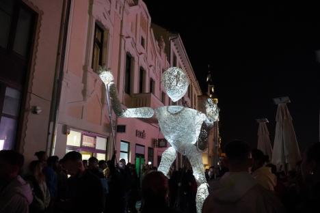 Imagini spectaculoase în Oradea! Vezi cum au arătat proiecțiile de tip video mapping din Piața Unirii (FOTO/VIDEO)