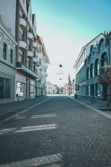 Oradea, în retragere: Străzile sunt aproape goale, prin malluri bate vântul, oamenii merg doar la supermarketuri şi farmacii (FOTO)
