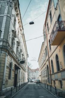Oradea, în retragere: Străzile sunt aproape goale, prin malluri bate vântul, oamenii merg doar la supermarketuri şi farmacii (FOTO)