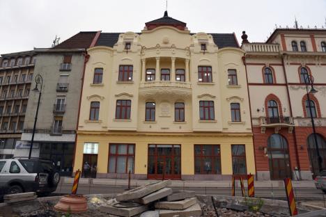 Oradea ieri, Oradea azi: De la Casă de Economii, la ARLUS, sediu BRD și Sala Florica Ungur (FOTO)