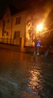 Oradea, din nou sub ape: Ploaia torenţială de duminică seară a inundat mai multe străzi (FOTO / VIDEO)