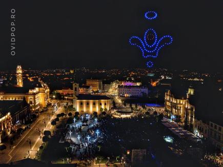 Premieră impresionantă în Oradea: Piaţa Unirii a fost 'asaltată' de drone luminoase, care au desenat pe cer Vulturul Negru (FOTO / VIDEO)