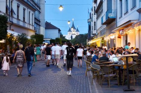 Copil de doi ani, lovit de motocicletă pe strada pietonală Vasile Alecsandri din Oradea 