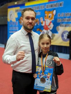 Clasări pe podium pentru orădencele Maia Mureşan şi Daria Ioana Pop, la Campionatele Naționale Şcolare de Taekwondo WT (FOTO)