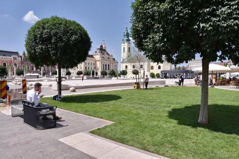 Oraș pe „uscat”: Primăria face tot mai multe zone pietonale în centru, dar în Oradea cișmelele lipsesc cu desăvârșire, ținând turiștii „pe sec” (FOTO)
