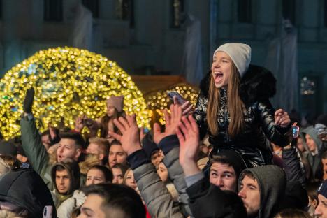 „Domnu' primar, vreau concerte la Oradea!”. Theo Rose și Taraful Rutenilor au dat petrecere în 'Oraşul faptelor bune' (FOTO/VIDEO)