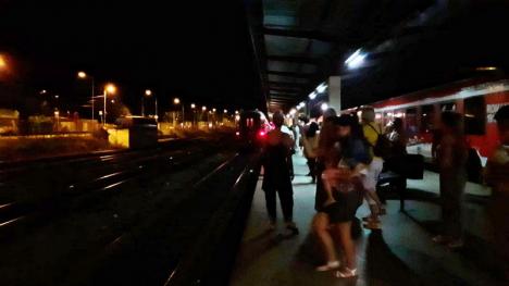 Faimosul tren Orient Express a trecut prin Oradea. A fost întâmpinat în gară de pasionaţi (FOTO / VIDEO)