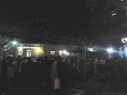 Revoltă în Oşorhei pe tema crematoriului: Oamenii au blocat E60 şi l-au huiduit pe primar (FOTO/VIDEO)