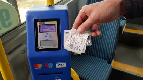 Plată din mers: Oradea este al doilea oraş din România în care călătoriile cu tramvaiele şi autobuzele se pot plăti cu carduri contactless (FOTO / VIDEO)