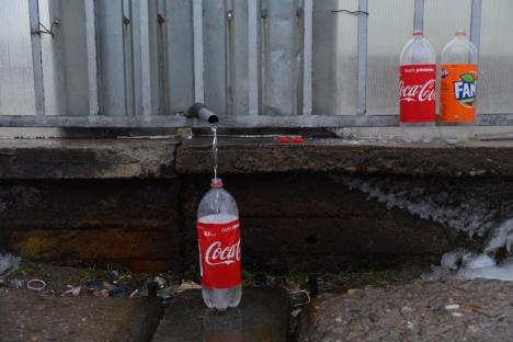Otravă la ţeavă: Bihorenii îşi pun sănătatea în pericol consumând apă din izvoare 'miraculoase' (FOTO)