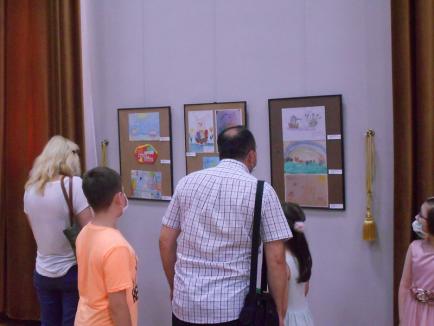 Muzeul Țării Crișurilor a expus și a premiat lucrările înscrise în concursul de creativitate pentru copii „Oul de Paște” (FOTO)