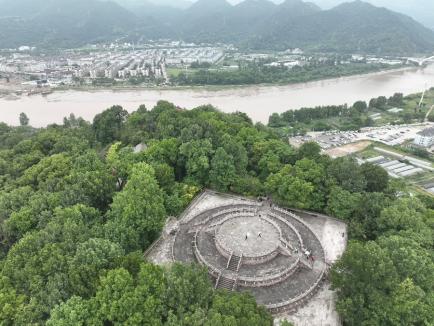 Artistul orădean Ovi D. Pop, premiat la un carnaval de fotografie din China (FOTO)