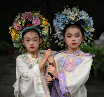 Artistul orădean Ovi D. Pop, premiat la un carnaval de fotografie din China (FOTO)