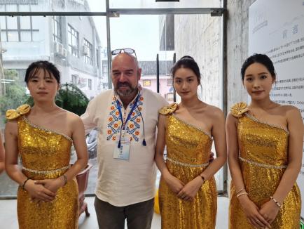 Artistul orădean Ovi D. Pop, premiat la un carnaval de fotografie din China (FOTO)