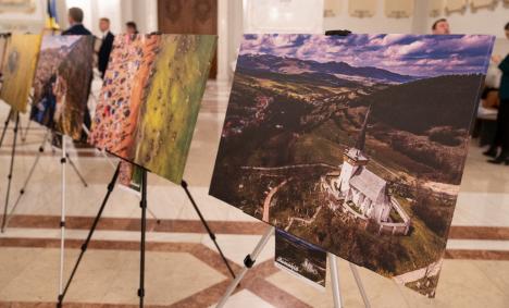 „România mea”. Fotograful orădean Ovi D. Pop a expus imagini cu frumusețile țării, în Senatul României (FOTO)