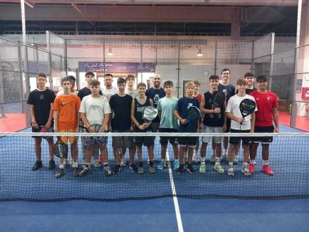 Baschetbaliștii de la Academia CSM Oradea au încercat şi jocul de padel (FOTO)