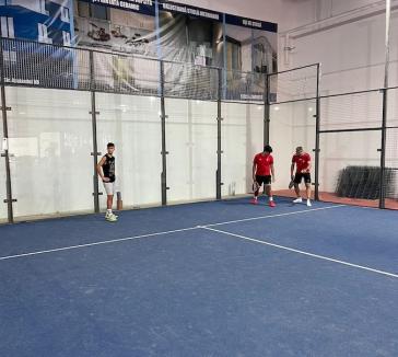 Baschetbaliștii de la Academia CSM Oradea au încercat şi jocul de padel (FOTO)