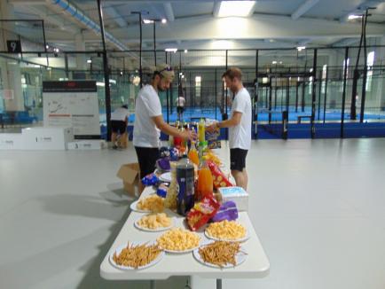 Mai mult decât un turneu: angajații NBI Industrial Oradea au construit spiritul de echipă pe terenul de padel (FOTO)