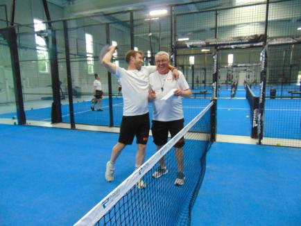 Mai mult decât un turneu: angajații NBI Industrial Oradea au construit spiritul de echipă pe terenul de padel (FOTO)