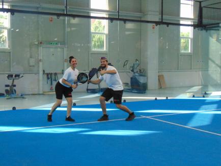 Mai mult decât un turneu: angajații NBI Industrial Oradea au construit spiritul de echipă pe terenul de padel (FOTO)