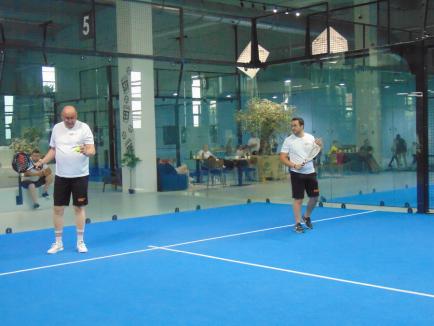 Mai mult decât un turneu: angajații NBI Industrial Oradea au construit spiritul de echipă pe terenul de padel (FOTO)
