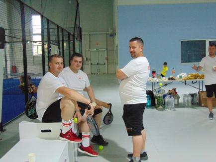Mai mult decât un turneu: angajații NBI Industrial Oradea au construit spiritul de echipă pe terenul de padel (FOTO)