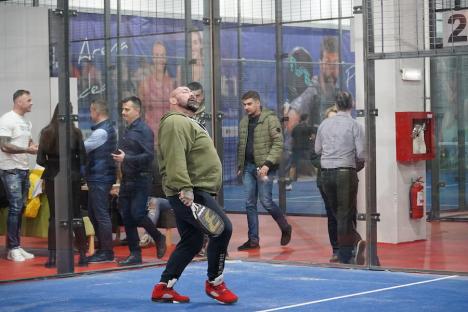 Daţi-i bătaie! Pasionații pot juca padel gratuit timp de o săptămână în cea mai mare arenă din ţară, deschisă la Era Park Oradea (FOTO / VIDEO)