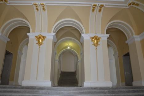 La Palatul de Justiţie, şantierul este la final: se montează ultimele ferestre şi se lucrează la finisaje (FOTO)